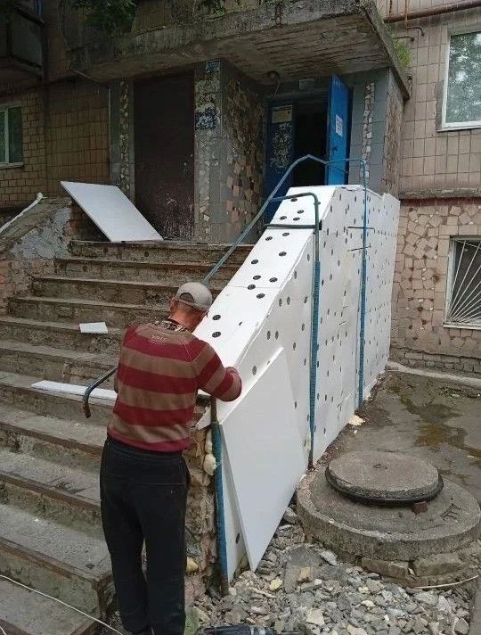 Снежнянский филиал Единого регионального фонда по управлению многоквартирными домами продолжает систематическую работу по поддержанию состояния жилого фонда в городском округе