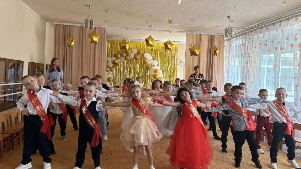 Выпускной праздник в дошкольном образовательном учреждении городского округа Енакиево Выпускной праздник в дошкольном образовательном учреждении городского округа Енакиево