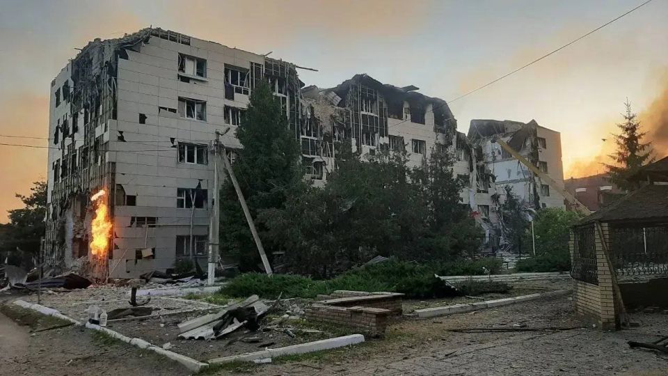 35 детей ранены после ночной атаки ВСУ на колледж в ЛНР: их продолжают доставать из-под завалов 35 детей ранены после ночной атаки ВСУ на колледж в ЛНР: их продолжают доставать из-под завалов