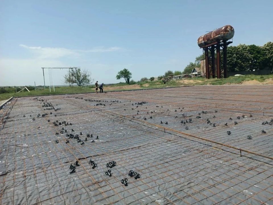 Строительство спортивной площадки в с. Боевое продолжается в рамках федеральной программы «Комплексное развитие сельских территорий» Строительство спортивной площадки в с. Боевое продолжается в рамках федеральной программы «Комплексное развитие сельских территорий»