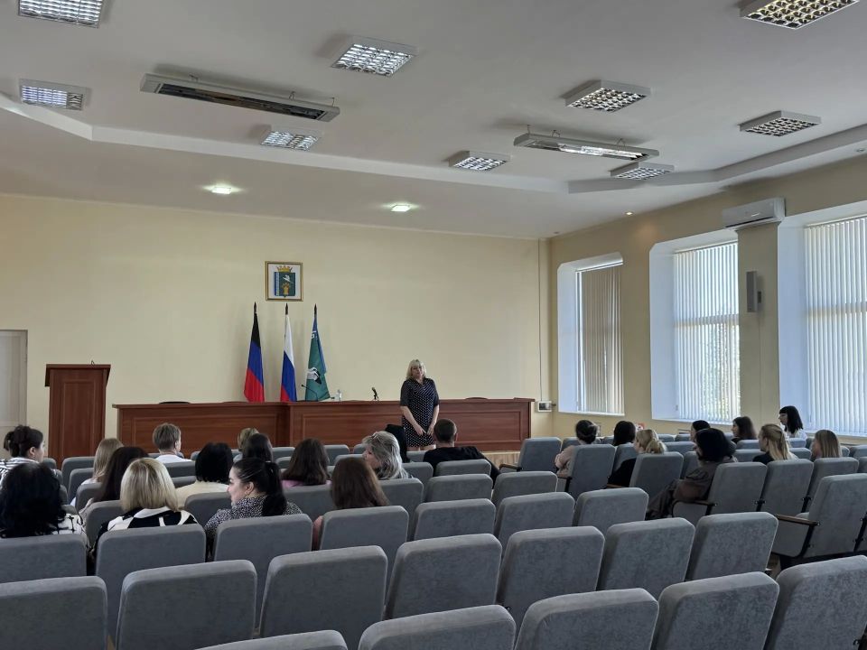 Управляющий делами Администрации, Наталья Паршина, провела рабочую встречу с сотрудниками администрации