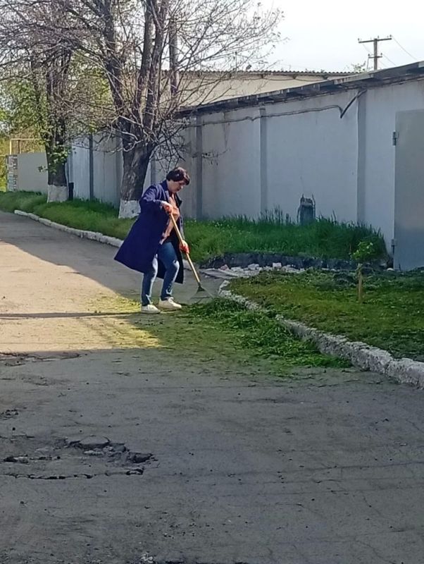 Хорошо поработали на общемуниципальном субботнике работники коммунальных предприятий округа Хорошо поработали на общемуниципальном субботнике работники коммунальных предприятий округа