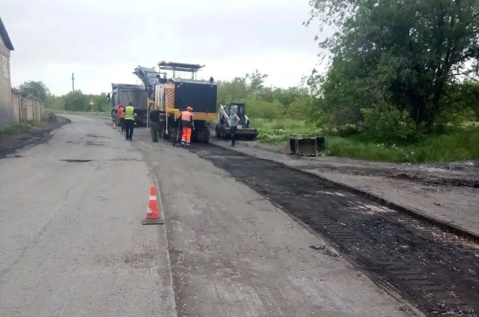 В Шахтерске начали ремонт дороги, связывающей несколько поселков с центром
