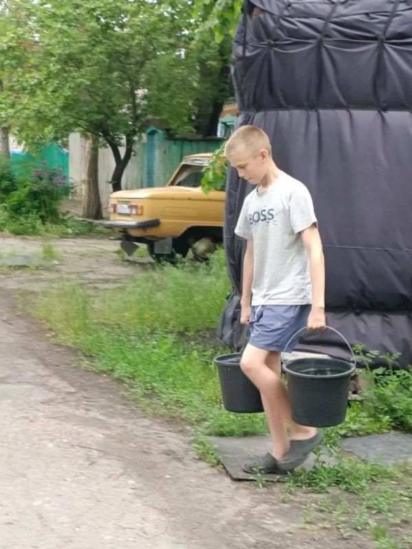 Акция «Маленькие добрые дела» продолжает пополнятся добрыми делами, сделанными жителями г.Моспино. Так, сегодня, 22 мая, учащиеся ГБОУ "Школа №152 им. Героев-десантников г.о.Донецк" и ГБОУ «Школа № 153 г.о. Донецк»... Акция «Маленькие добрые дела» продолжает пополнятся добрыми делами, сделанными жителями г.Моспино. Так, сегодня, 22 мая, учащиеся ГБОУ "Школа №152 им. Героев-десантников г.о.Донецк" и ГБОУ «Школа № 153 г.о. Донецк»...