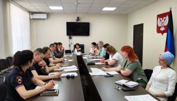 Состоялось очередное открытое заседание комиссии по делам несовершеннолетних и защите их прав муниципального образования Волновахский МО