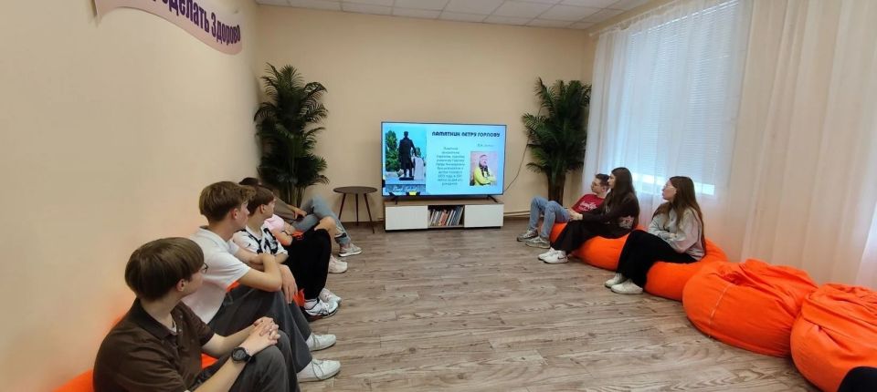 В молодёжном отделе имени Марии Пироговой в рамках партийного проекта «Культура малой Родины» к Всемирному дню культурного разнообразия во имя диалога и развития было проведено тематическое мероприятие... В молодёжном отделе имени Марии Пироговой в рамках партийного проекта «Культура малой Родины» к Всемирному дню культурного разнообразия во имя диалога и развития было проведено тематическое мероприятие...