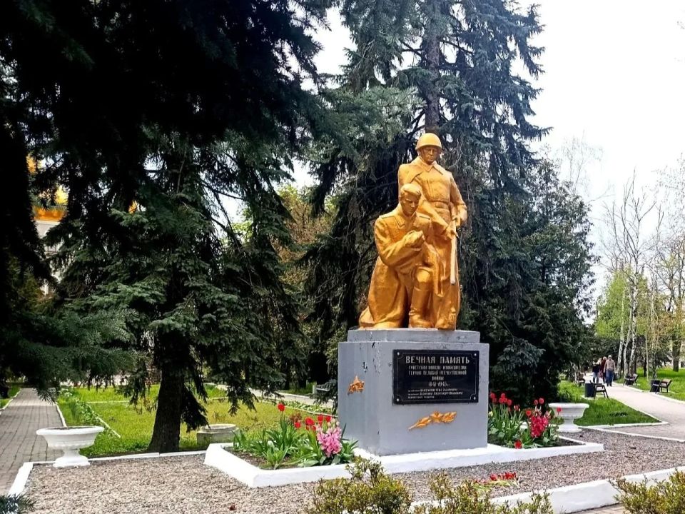 В Ждановке проинспектировали ход реализации проекта по созданию Аллеи памяти Героев В Ждановке проинспектировали ход реализации проекта по созданию Аллеи памяти Героев