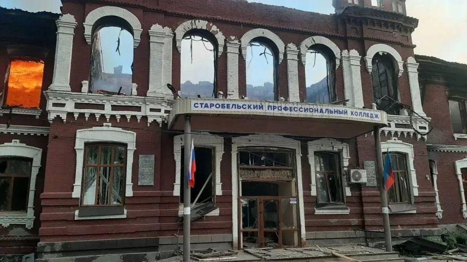 35 детей ранены после ночной атаки ВСУ на колледж в ЛНР: их продолжают доставать из-под завалов 35 детей ранены после ночной атаки ВСУ на колледж в ЛНР: их продолжают доставать из-под завалов