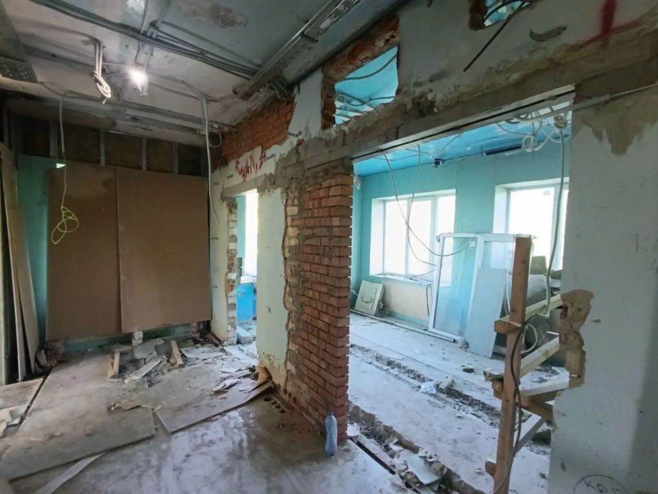 Наталья Великодная: Подмосковные строители продолжают капитальный ремонт в Центральной районной больнице в пгт Тельманово Наталья Великодная: Подмосковные строители продолжают капитальный ремонт в Центральной районной больнице в пгт Тельманово