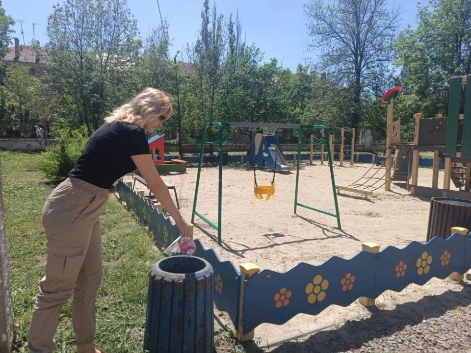 Сегодня, 22 мая, при поддержке Донецкого регионального отделения Единая Россия в рамках проекта "Маленькие добрые дела", сотрудниками Зугрэсского городского Дворца культуры, был произведён покос травы и расчищена территория... Сегодня, 22 мая, при поддержке Донецкого регионального отделения Единая Россия в рамках проекта "Маленькие добрые дела", сотрудниками Зугрэсского городского Дворца культуры, был произведён покос травы и расчищена территория...