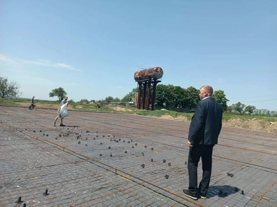 Строительство спортивной площадки в с. Боевое продолжается в рамках федеральной программы «Комплексное развитие сельских территорий» Строительство спортивной площадки в с. Боевое продолжается в рамках федеральной программы «Комплексное развитие сельских территорий»