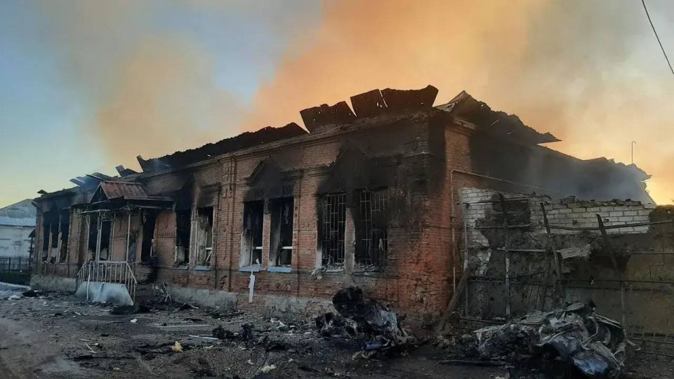 35 детей ранены после ночной атаки ВСУ на колледж в ЛНР: их продолжают доставать из-под завалов 35 детей ранены после ночной атаки ВСУ на колледж в ЛНР: их продолжают доставать из-под завалов
