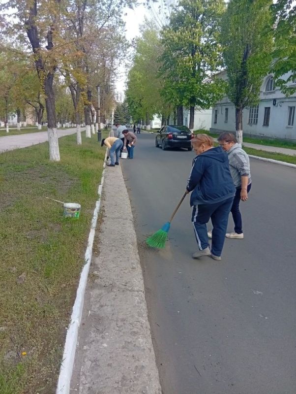 Хорошо поработали на общемуниципальном субботнике работники коммунальных предприятий округа Хорошо поработали на общемуниципальном субботнике работники коммунальных предприятий округа