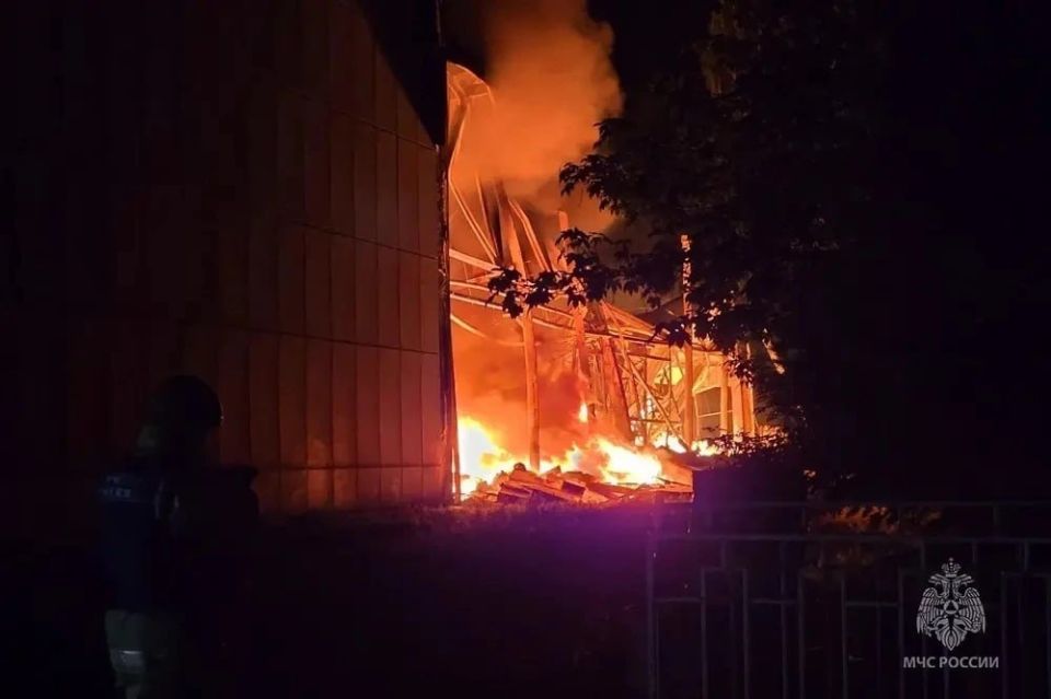 ВСУ ударили ночью с помощью БПЛА по кондитерской фабрике в Макеевке: погибла женщина ВСУ ударили ночью с помощью БПЛА по кондитерской фабрике в Макеевке: погибла женщина