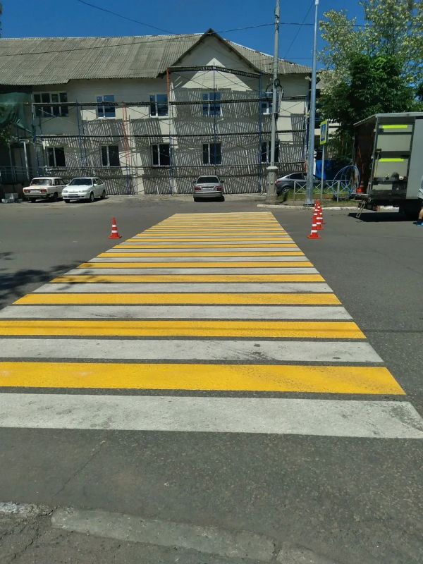 В Снежном обновляют дорожную инфраструктуру В Снежном обновляют дорожную инфраструктуру