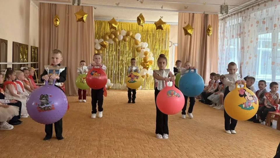 Выпускной праздник в дошкольном образовательном учреждении городского округа Енакиево Выпускной праздник в дошкольном образовательном учреждении городского округа Енакиево