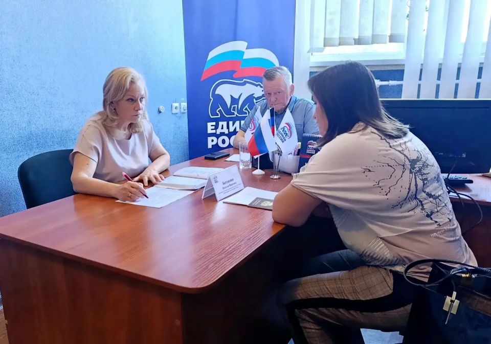 Наталья Бегуненко: В пятницу, 22 мая, в общественной приёмной партии «Единая Россия» Петровского района г. Донецка состоялся приём граждан Наталья Бегуненко: В пятницу, 22 мая, в общественной приёмной партии «Единая Россия» Петровского района г. Донецка состоялся приём граждан