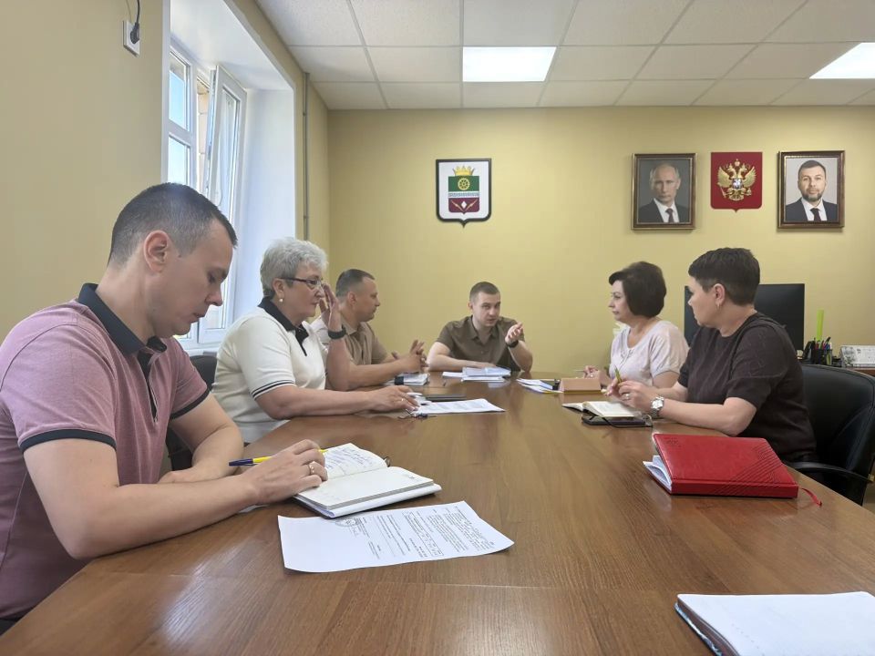 Врип главы муниципального образования Старобешевский муниципальный округ Алексей Черкашин провел оперативное совещание, на котором обсудили ключевые вопросы округа