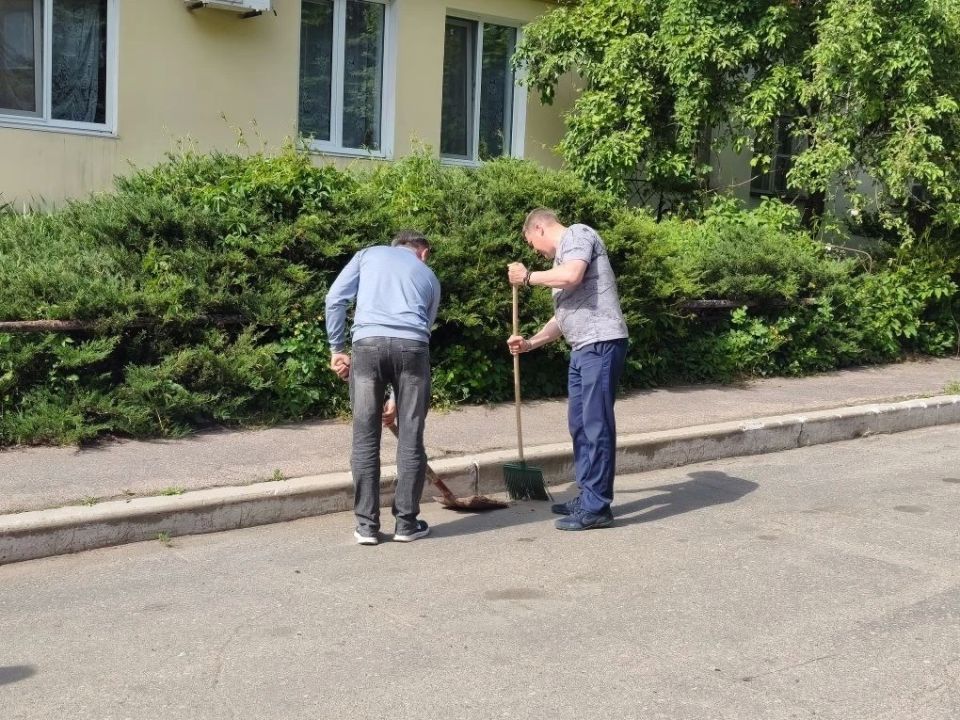 21 мая, в рамках акции «Чистый четверг» коллектив Управы Кировского внутригородского района Администрации городского округа Макеевка Донецкой Народной Республики провел работу по наведению санитарного порядка... 21 мая, в рамках акции «Чистый четверг» коллектив Управы Кировского внутригородского района Администрации городского округа Макеевка Донецкой Народной Республики провел работу по наведению санитарного порядка...