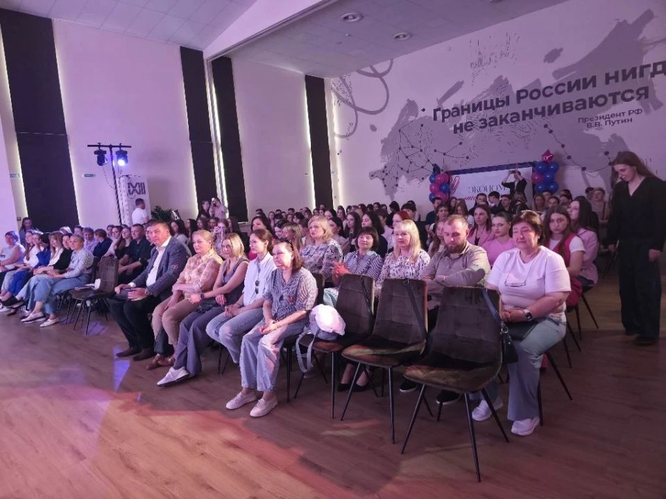 Экономический факультет ДонГУ отметил 60-летний юбилей Экономический факультет ДонГУ отметил 60-летний юбилей