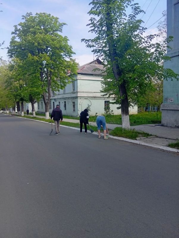 Хорошо поработали на общемуниципальном субботнике работники коммунальных предприятий округа Хорошо поработали на общемуниципальном субботнике работники коммунальных предприятий округа