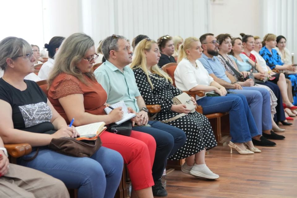 Олег Трофимов: В Министерстве состоялось итоговое Республиканское родительское собрание в 2025/2026 учебном году Олег Трофимов: В Министерстве состоялось итоговое Республиканское родительское собрание в 2025/2026 учебном году