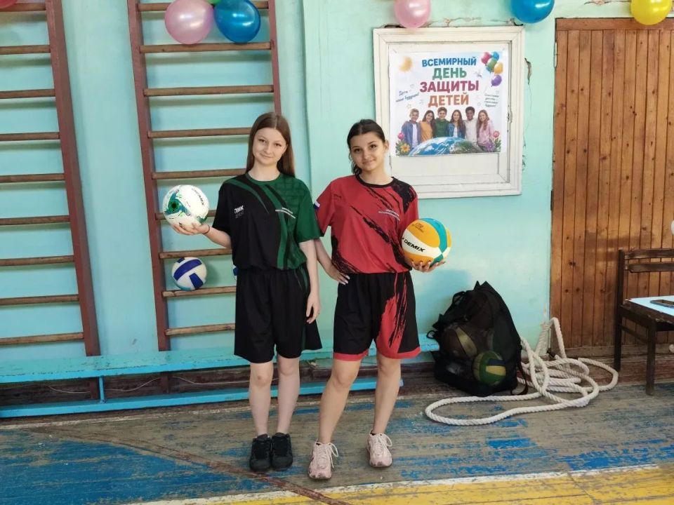 Спортивный праздник в Амвросиевском многопрофильном техникуме: «Весёлые старты» и подарки от ПИК-Цемент Спортивный праздник в Амвросиевском многопрофильном техникуме: «Весёлые старты» и подарки от ПИК-Цемент