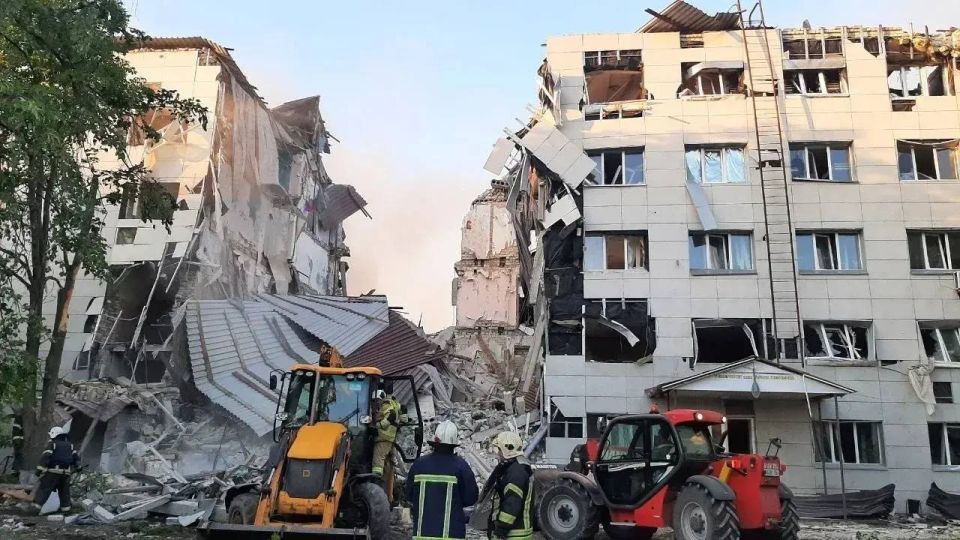 35 детей ранены после ночной атаки ВСУ на колледж в ЛНР: их продолжают доставать из-под завалов