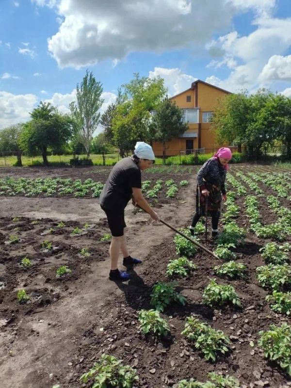 Жители Шахтерского округа продолжают делать маленькие добрые дела