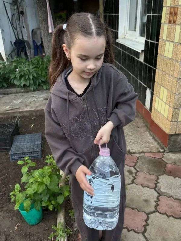 Акция «Маленькие добрые дела» продолжает пополнятся добрыми делами, сделанными жителями г.Моспино. Так, сегодня, 22 мая, учащиеся ГБОУ "Школа №152 им. Героев-десантников г.о.Донецк" и ГБОУ «Школа № 153 г.о. Донецк»... Акция «Маленькие добрые дела» продолжает пополнятся добрыми делами, сделанными жителями г.Моспино. Так, сегодня, 22 мая, учащиеся ГБОУ "Школа №152 им. Героев-десантников г.о.Донецк" и ГБОУ «Школа № 153 г.о. Донецк»...