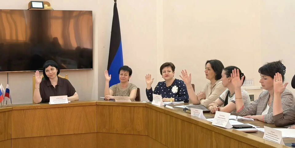 21 мая на заседании комиссии по делам несовершеннолетних и защите их прав был рассмотрен вопрос проведения досуга несовершеннолетними в летний период каникул, а также изучалась возможность временного трудоустройства