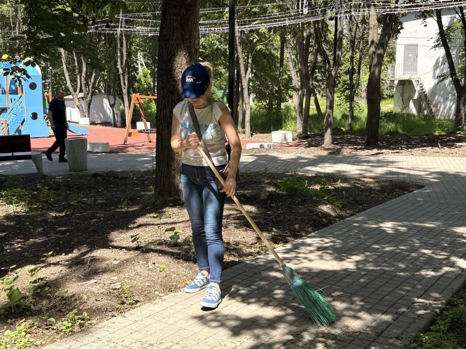 Жители Ясиноватского муниципального округа активно включились в общемуниципальный субботник Жители Ясиноватского муниципального округа активно включились в общемуниципальный субботник