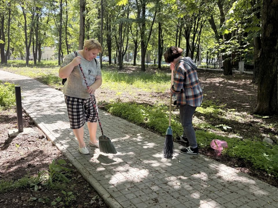 Жители Ясиноватского муниципального округа активно включились в общемуниципальный субботник Жители Ясиноватского муниципального округа активно включились в общемуниципальный субботник