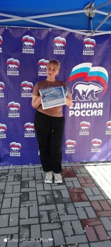 Активисты местного отделения партии «Единая Россия» в рамках пикетной программы продолжают работу с жителями Активисты местного отделения партии «Единая Россия» в рамках пикетной программы продолжают работу с жителями