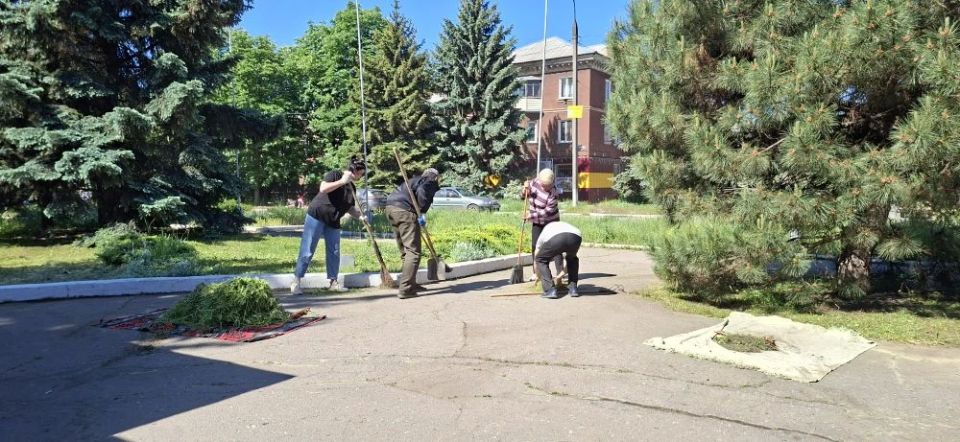 Маленькие добрые дела: вместе делаем наш посёлок лучше! Маленькие добрые дела: вместе делаем наш посёлок лучше!