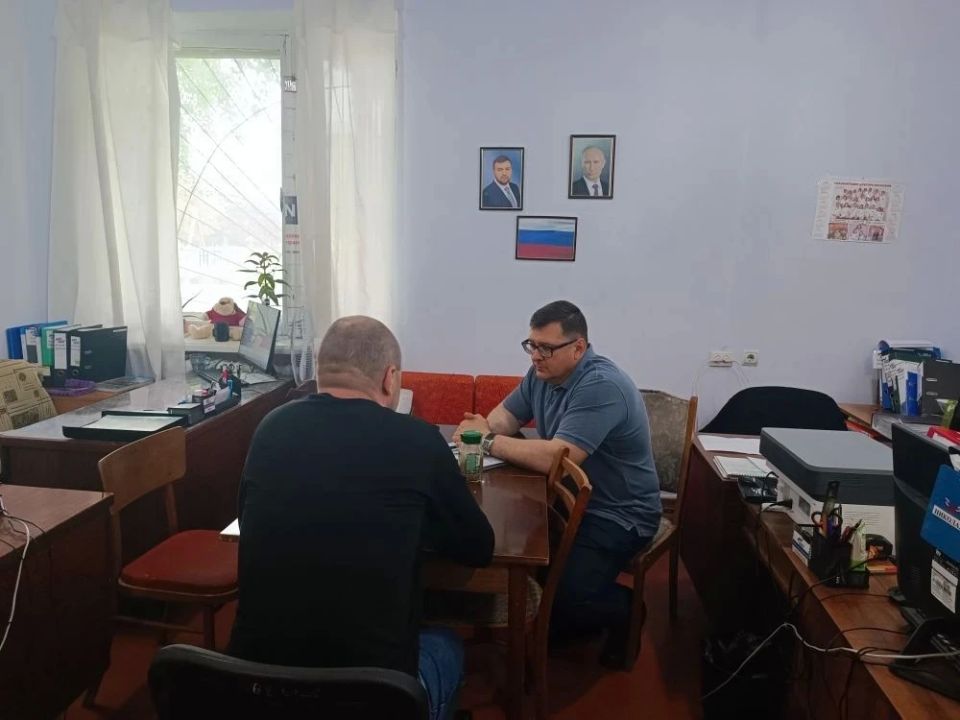 В Новоазовском отделении фонда «Защитники отечества» состоялась встреча Главы муниципального округа Овчарова Василия Анатольевича с ветеранами боевых действий и участниками СВО
