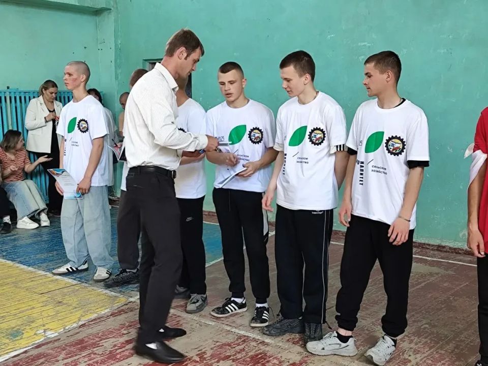 Спортивный праздник в Амвросиевском многопрофильном техникуме: «Весёлые старты» и подарки от ПИК-Цемент Спортивный праздник в Амвросиевском многопрофильном техникуме: «Весёлые старты» и подарки от ПИК-Цемент