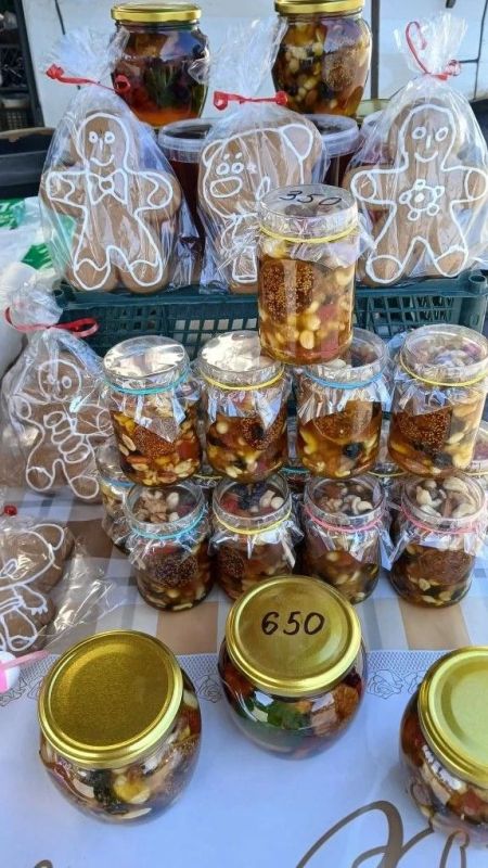В Снежном прошла ярмарка. 22 мая в городском округе традиционно развернулись прилавки с товарами от местных производителей и предпринимателей Донецка, Макеевки, Харцызска, Енакиво, Тореза и других населенных пунктов В Снежном прошла ярмарка. 22 мая в городском округе традиционно развернулись прилавки с товарами от местных производителей и предпринимателей Донецка, Макеевки, Харцызска, Енакиво, Тореза и других населенных пунктов