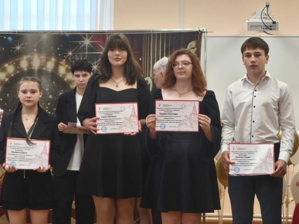В ГБОУ "Школа №2 г.о. Дебальцево" состоялось одно из самых ярких и долгожданных мероприятий года — «Звёздная дорожка» В ГБОУ "Школа №2 г.о. Дебальцево" состоялось одно из самых ярких и долгожданных мероприятий года — «Звёздная дорожка»
