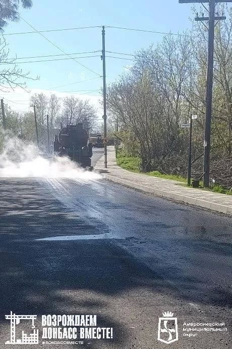 Амурская область завершает асфальтирование улицы Ленина в Амвросиевке Амурская область завершает асфальтирование улицы Ленина в Амвросиевке