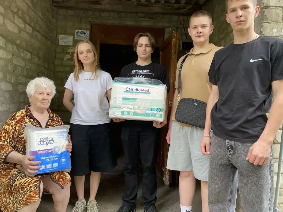 Денис Зубов: С добром в сердце. Активная молодёжь Иловайска при поддержке администрации города и почетного работника образования Российской Федерации, помощника депутата Народного Совета ДНР Вероники Абысовой в рамках... Денис Зубов: С добром в сердце. Активная молодёжь Иловайска при поддержке администрации города и почетного работника образования Российской Федерации, помощника депутата Народного Совета ДНР Вероники Абысовой в рамках...