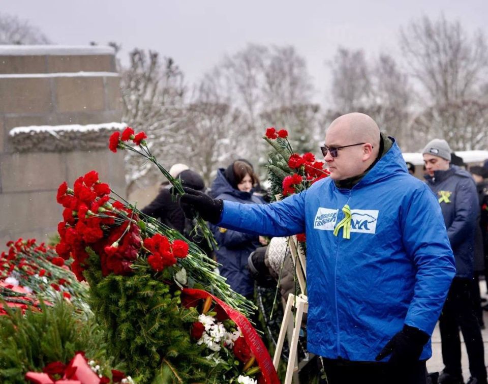 Никита Аверкин – руководитель отделения Молодой Гвардии Единой России в Мариуполе и депутат Мариупольского городского Совета Никита Аверкин – руководитель отделения Молодой Гвардии Единой России в Мариуполе и депутат Мариупольского городского Совета