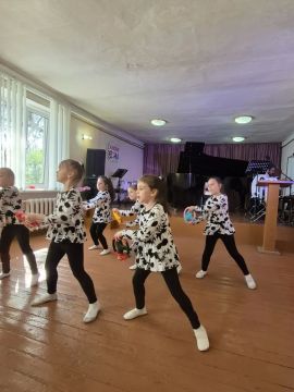 Творческий отчёт. 22 мая в Юнокоммунаровской школе искусств состоялся творческий отчёт преподавателей и обучающихся «Гармония весны»