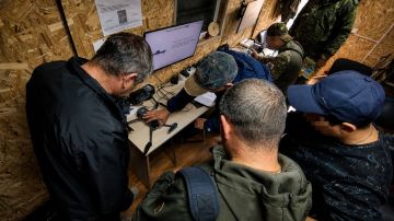 Перед практическими упражнениями курсанты проводят предполётную подготовку
