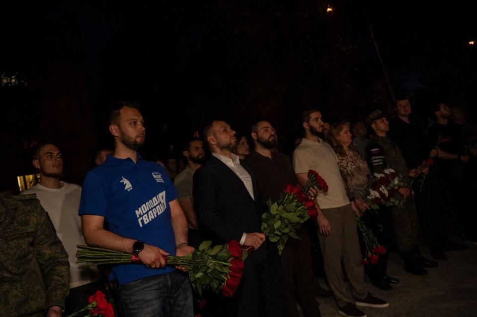 Черная страница Донбасса: в Донецке почтили память студентов, погибших при атаке на колледж в Старобельске Черная страница Донбасса: в Донецке почтили память студентов, погибших при атаке на колледж в Старобельске