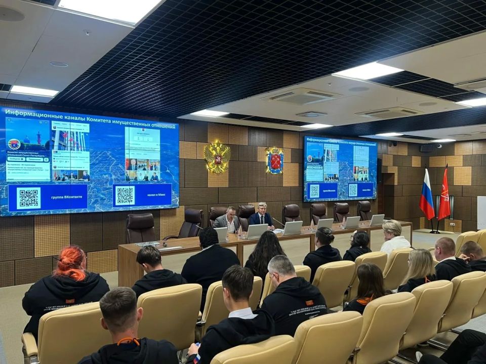 В Петербург на стажировку приехали 15 молодых лидеров из Мариуполя В Петербург на стажировку приехали 15 молодых лидеров из Мариуполя