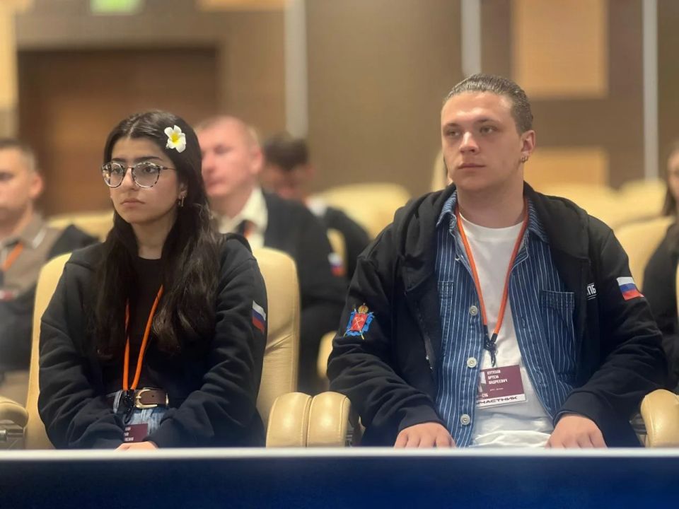 В Петербург на стажировку приехали 15 молодых лидеров из Мариуполя В Петербург на стажировку приехали 15 молодых лидеров из Мариуполя