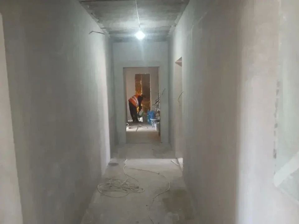 Строители Ямала готовят новостройку в Волновахе к чистовой отделке Строители Ямала готовят новостройку в Волновахе к чистовой отделке