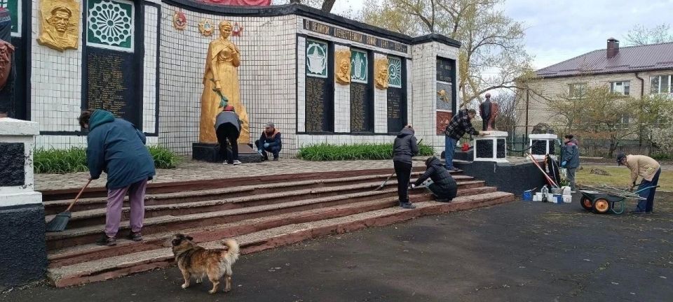 Cело Октябрьское Волновахского округа получило поддержку из Нового Уренгоя (ЯНАО) для предстоящего сезона субботников
