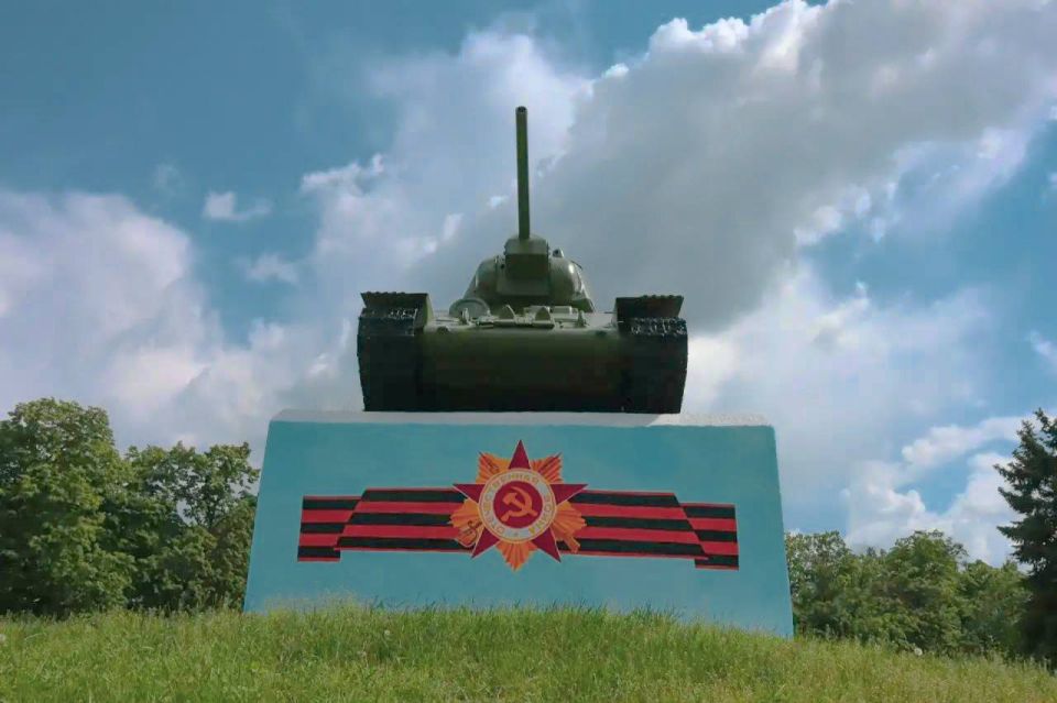 Пошли прогуляемся. В рамках рубрики #ВМоменте мы собрали фотографии памятника танк Т-34 Пошли прогуляемся. В рамках рубрики #ВМоменте мы собрали фотографии памятника танк Т-34